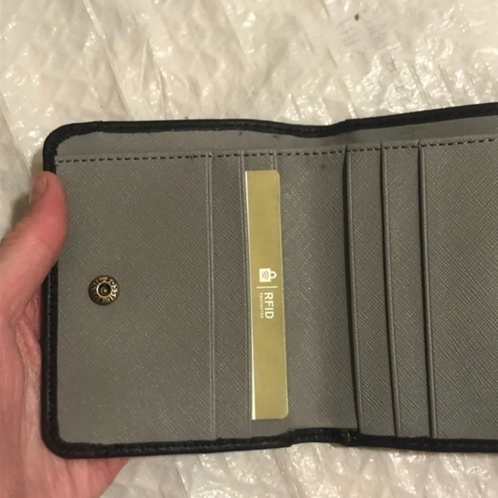 Fossil leather bifold wallet